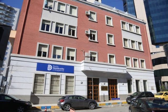 Dy seli të PD-së/ Alibeaj merr zyra të reja për deputetet e tij