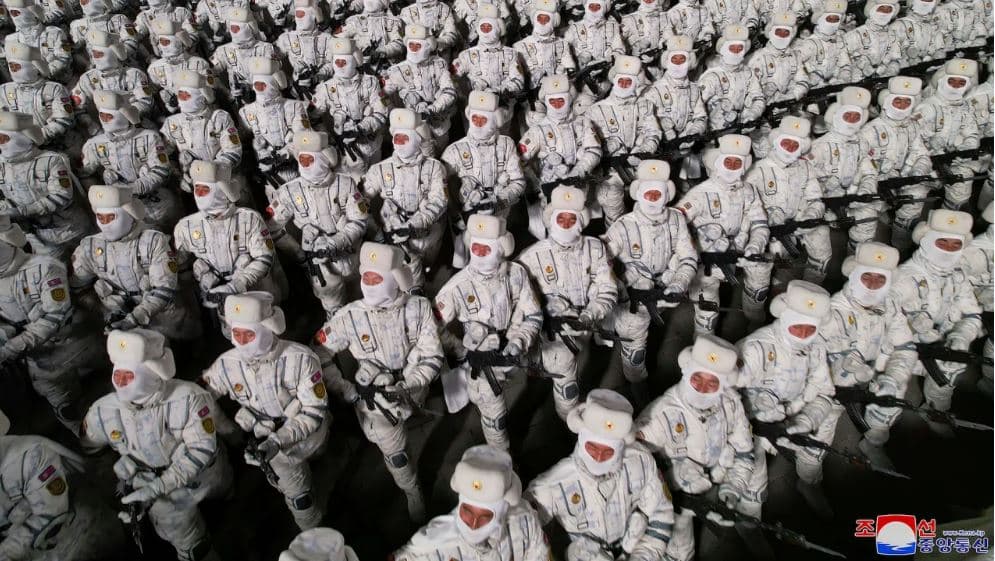 Koreja e Veriut pretendon se 800 mijë persona janë regjistruar në ushtri për të luftuar SHBA-të 