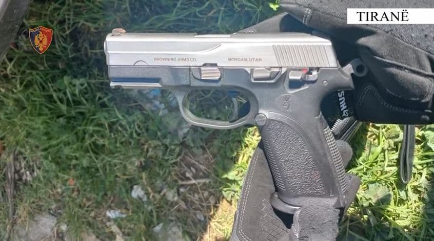 Qarkullonin të armatosur në makinë, 4 persona bien në prangat e policisë