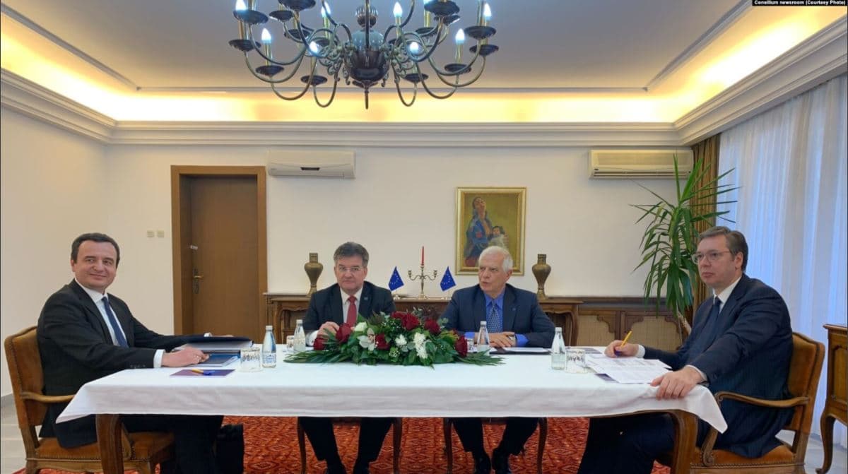 Arrihet marrëveshja Kosovë-Serbi në Ohër, por mungon firma 