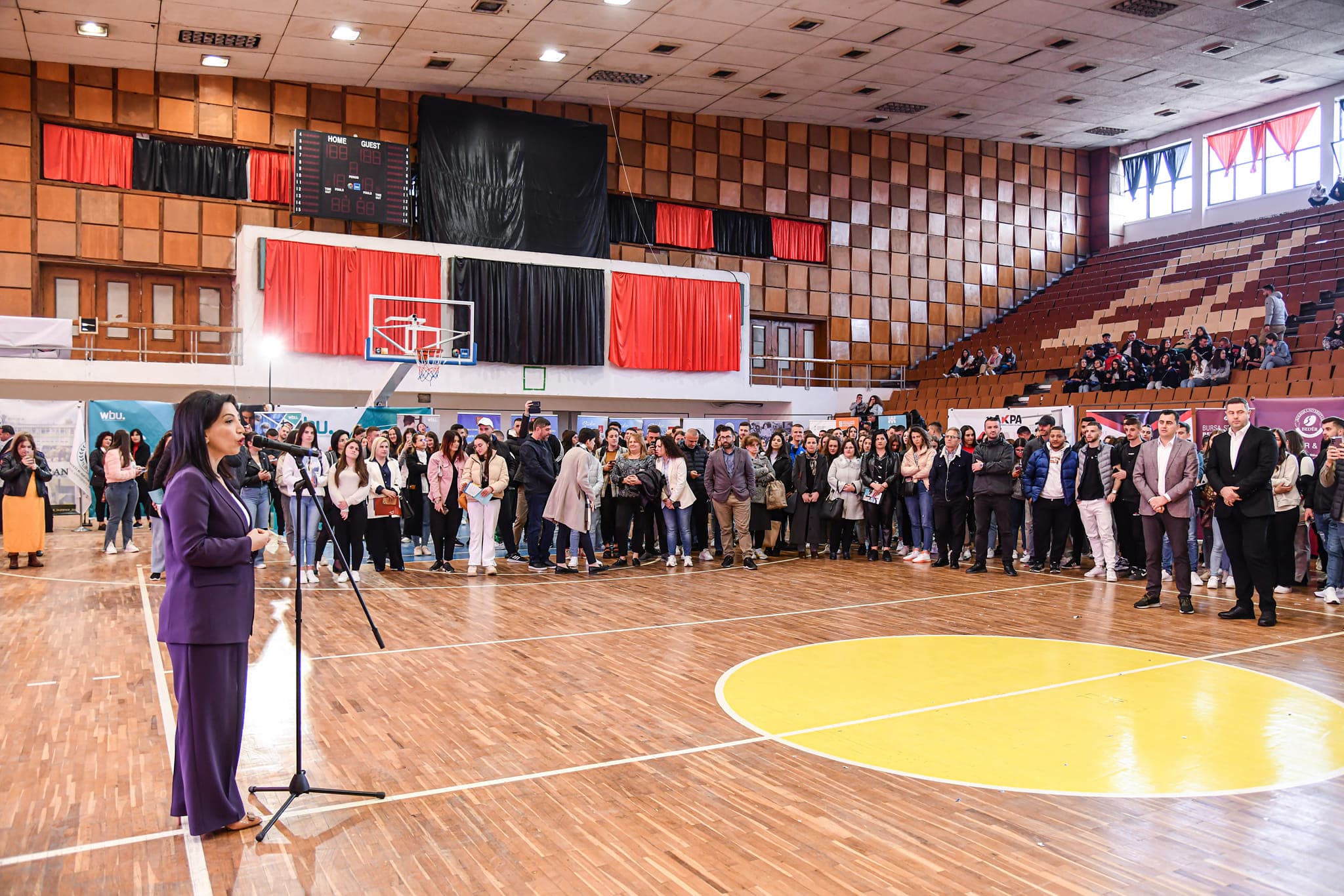 Kushi, maturantëve: Përfitoni nga programet e studimit me bursa sa paga minimale