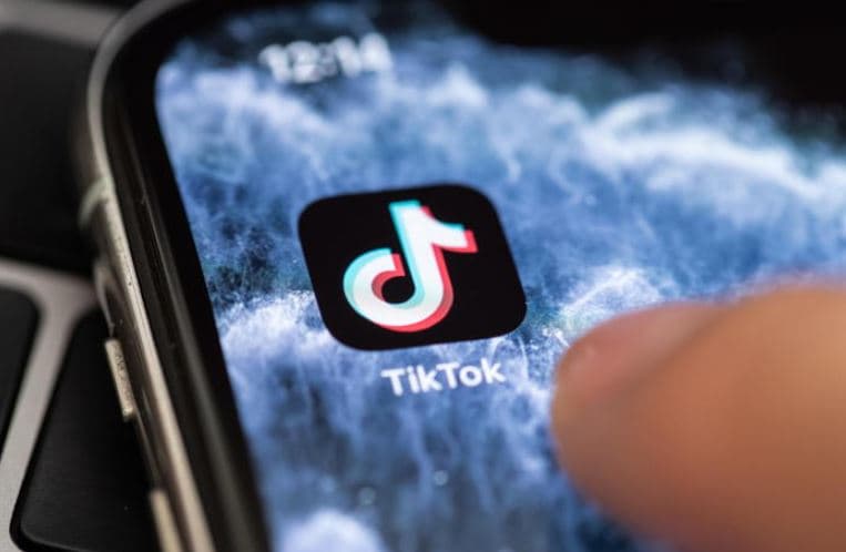 TikTok arrin 150 milionë përdorues amerikanë, pavarësisht rrezikut të ndalimit