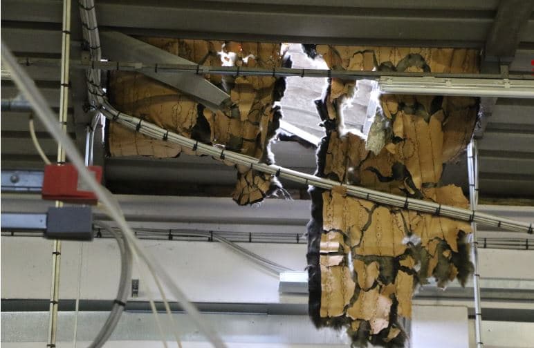 Montonte çatinë, punëtori bie nga lartësia e magazinës në Vorë