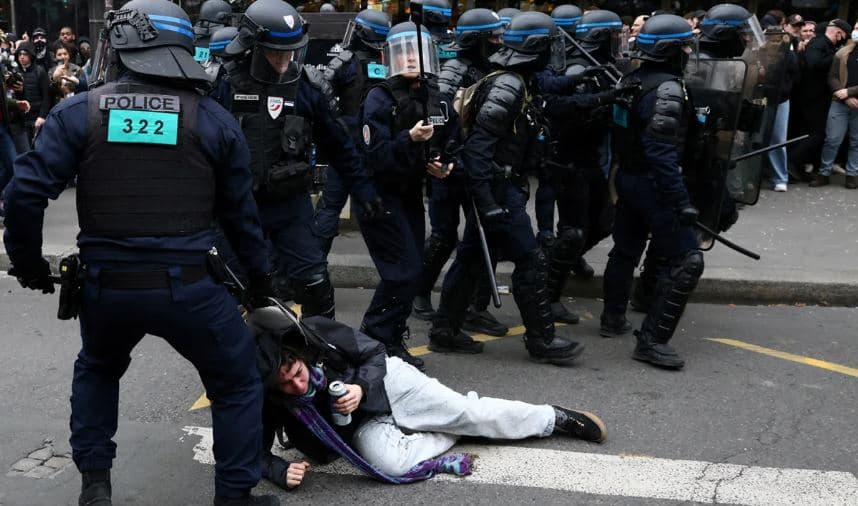 Zjarr dhe akte dhune, një milion qytetarë demonstrojnë në të gjithë Francën