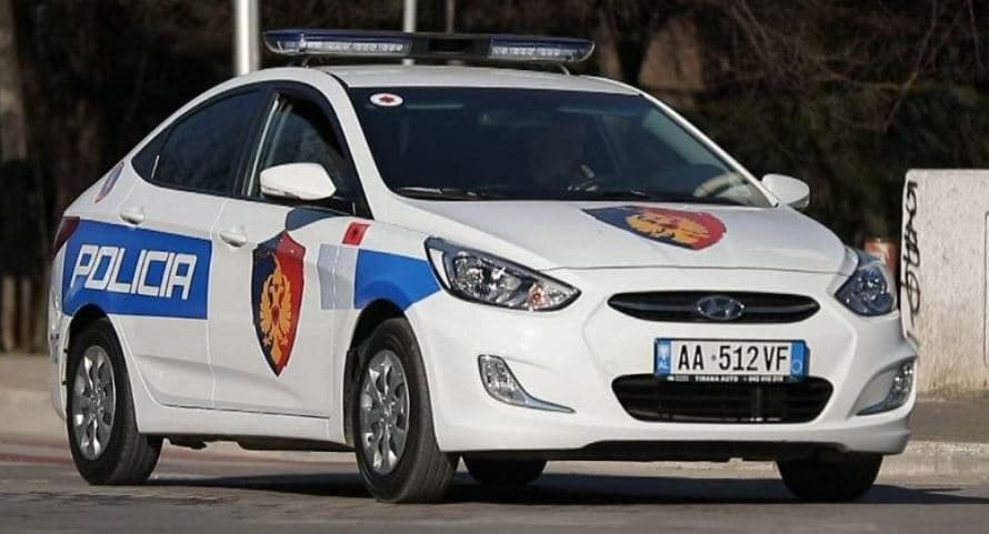 Mbante pa leje armë zjarri automatik, arrestohet 20-vjeçari në Fier