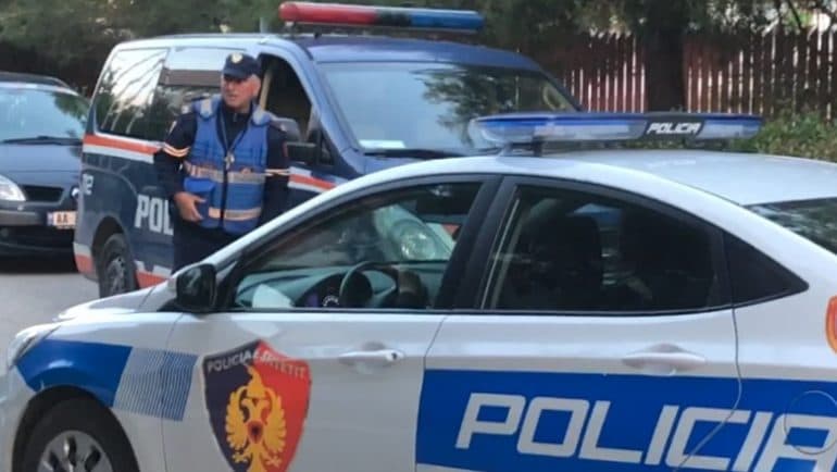 Planifikuan grabitjen e biznesmenin në Lushnjë, arrestohet një prej autorëve, në kërkim dy të tjerët