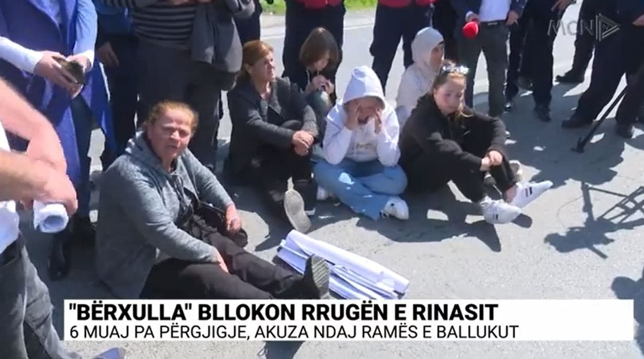 Banorët e Bërxullës bllokojnë rrugën e Rinasit/ 6 muaj pa përgjigje, akuza ndaj Ramës e Ballukut (VIDEO)