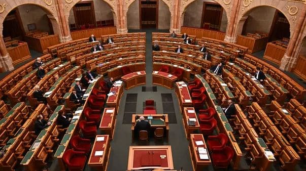 Parlamenti hungarez ratifikon protokollet për hyrjen e Finlandës në NATO