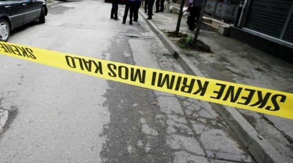 Pogradec, i moshuari i jep fund jetës duke u hedhur nga pallati