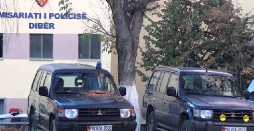 I mori 50 mijë lekë një personi duke i premtuar se do ta pajiste me leje drejtimi pa përfunduar praktikën, arrestohet 56-vjeçari në Dibër