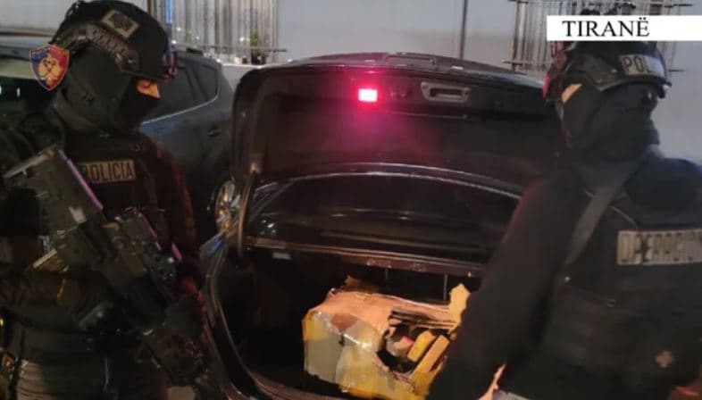 Transportonin 41 kg heroinë në makinë/ Arrestohet 31 vjeçari nga Kurbini, në kërkim bashkëpunëtori