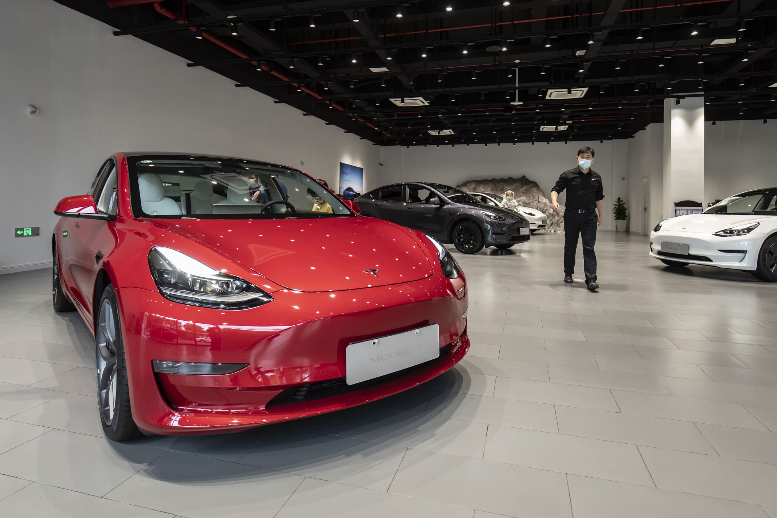 Shitjet e Tesla bien përsëri në mungesë të prodhimit