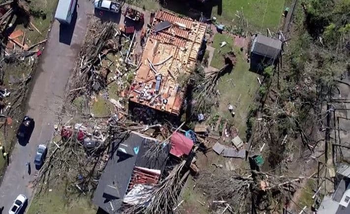 Tornadot në SHBA, rritet numri i të vdekurve pas stuhive që shkatërruan disa shtete
