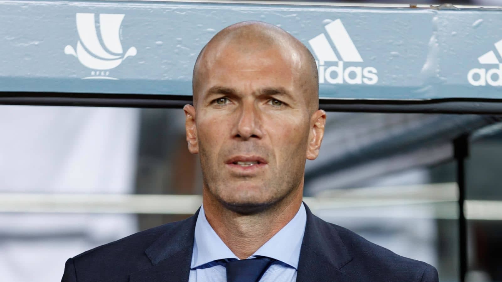 Paris St Germain mendon për Zidane