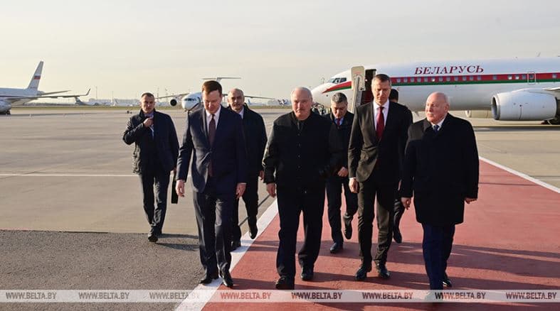 Lukashenko zbarkon në Moskë për t’u takuar me Putin