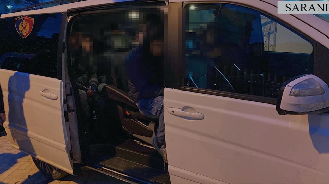 Transportonte 10 emigrantë kundrejt fitimit, kapet i riu në Delvinë