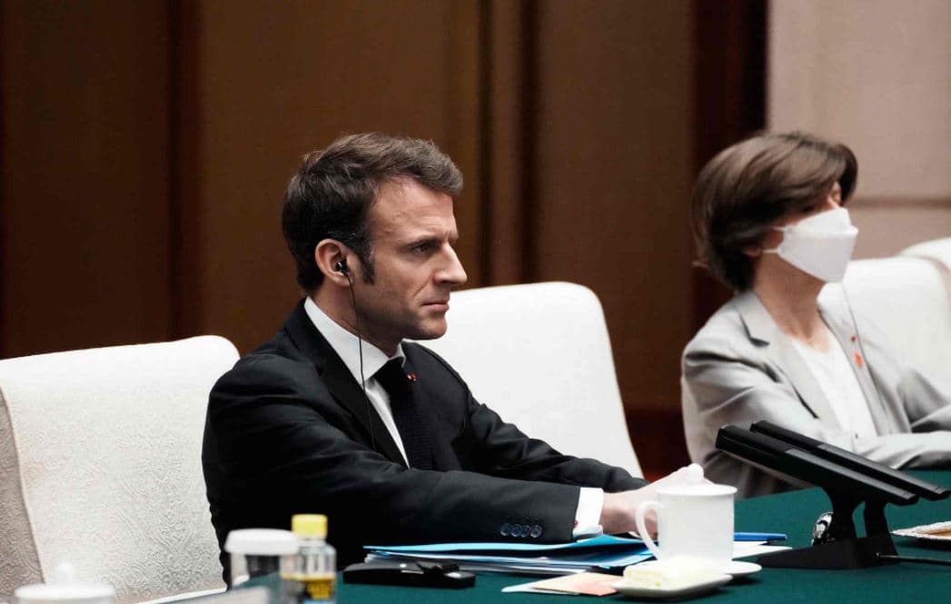 Macron mesazh Pekinit: Kushdo që ndihmon agresorin do të jetë bashkëpunëtor në Ukrainë