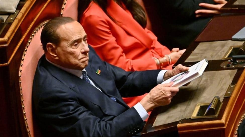 Mjekët sqarojnë gjendjen e Berlusconit: Ka leuçemi dhe infeksion të mushkërive
