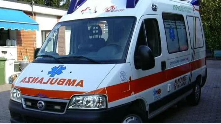 Durrës/ Makina përplaset me motorin, plagoset një person