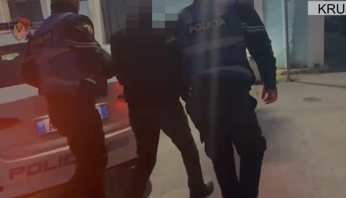 Armë zjarri dhe fishekësh pa leje, arrestohet 64-vjeçari në Krujë
