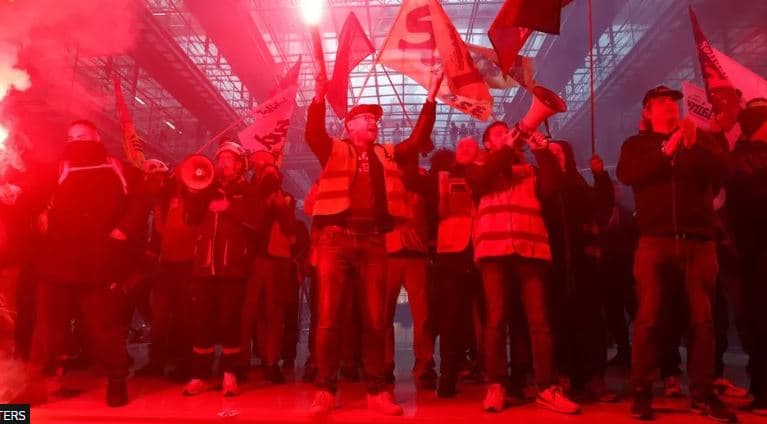 Protestuesit kundër reformës së pensioneve, i vënë flakën restorantit të preferuar të Macron