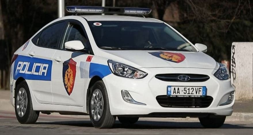 Prodhim dhe shitje të lëndëve narkotike, arrestohet 21-vjeçari në Fier, procedohen dy të tjerë