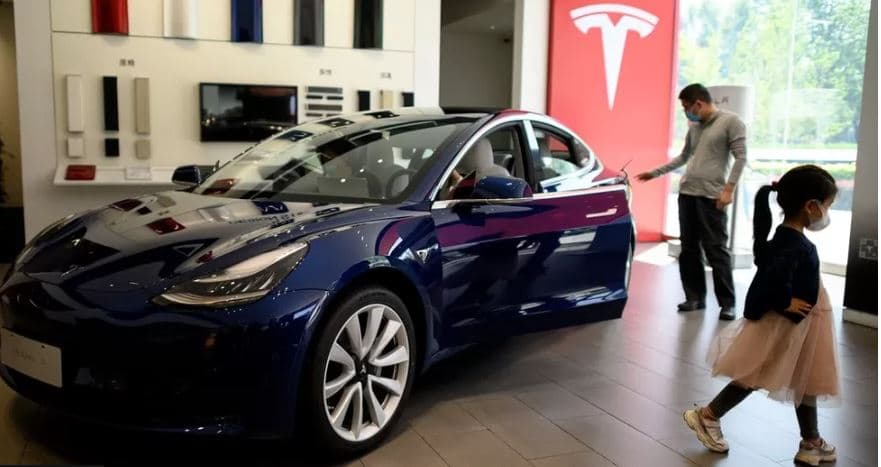 Elon Musk: Tesla do të ndërtojë një fabrikë të re baterish në Shangai
