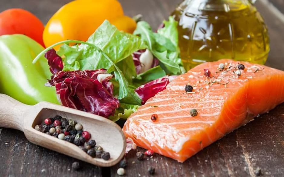 Zëvendësimi i peshkut me mish viçi ose pule në dietën mesdhetare mund të jetë më fitimprurës për trurin