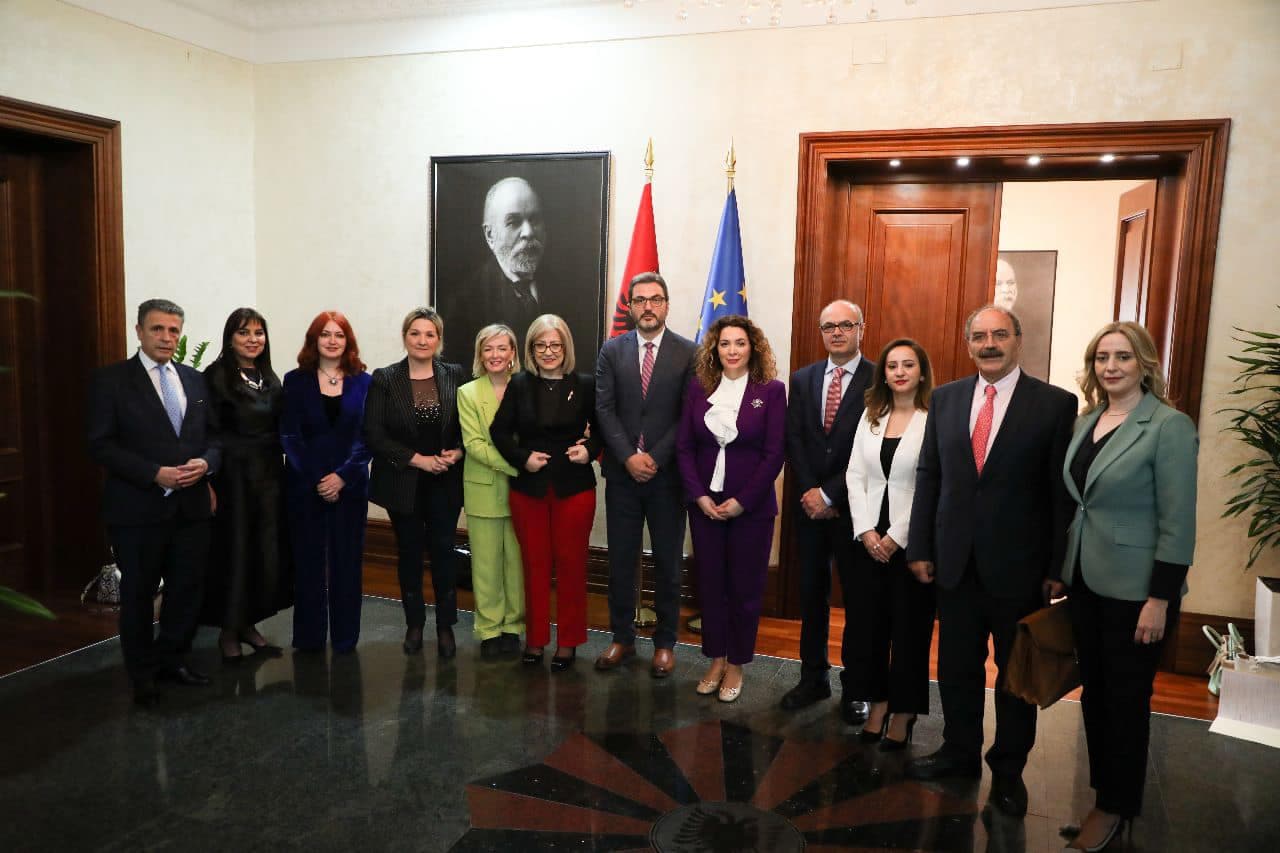 Komisionet për Arsim e Shkencë Shqipëri-Kosovë: Të unifikojmë lëndët e historisë, gjuhës shqipe dhe letërsisë