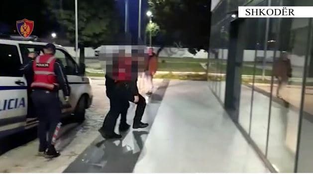 Emri/ Po transportonte bangladeshas dhe indianë drejt Malit të Zi, në pranga 66-vjeçari