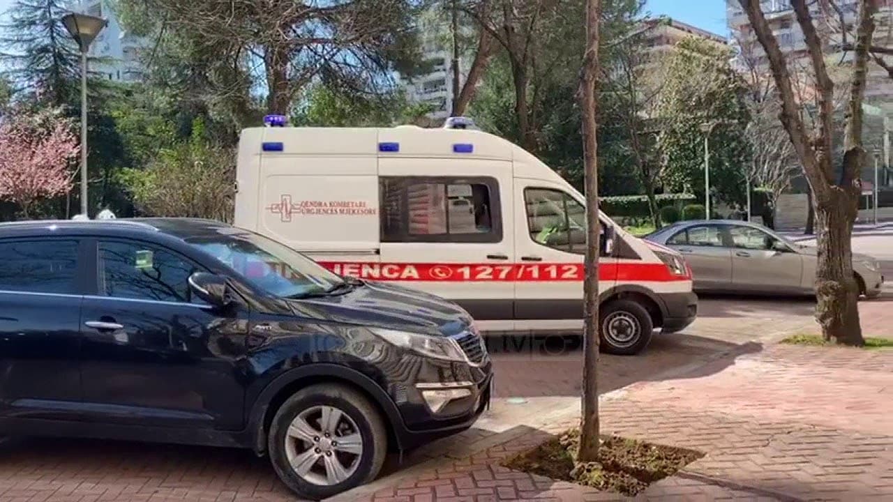 29-vjeçari tenton të vetvaret, e shpëtojnë familjarët/ Më pas hidhet nga çatia e katit të dytë