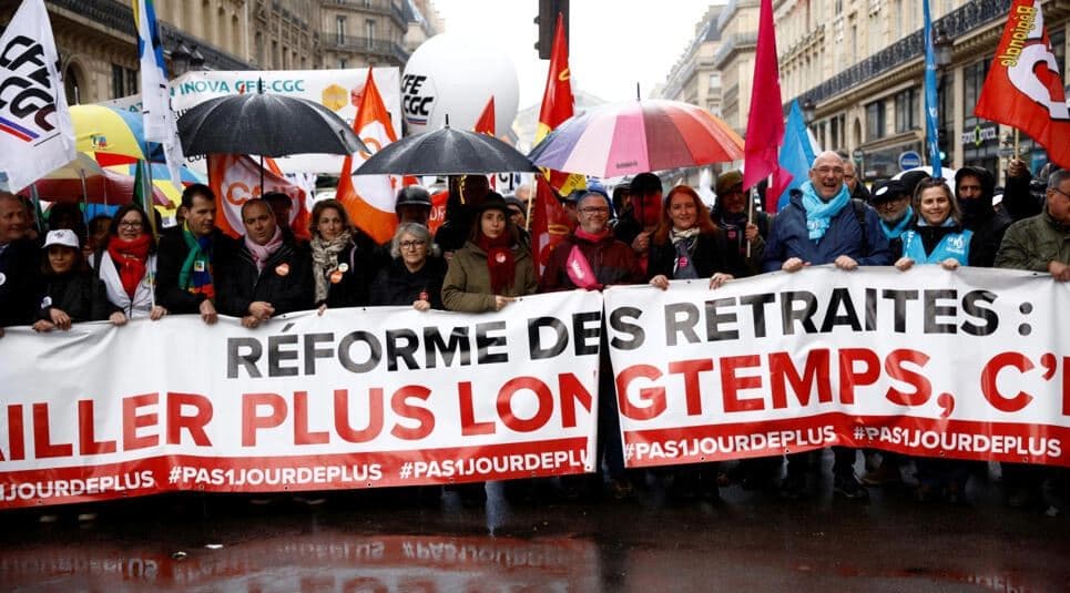 Reforma e pensioneve, francezët dalin në rrugë përpara vendimit të gjykatës 