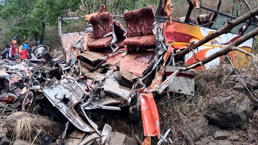 Autobusi me muzikantë përplaset në Indi, 13 të vdekur