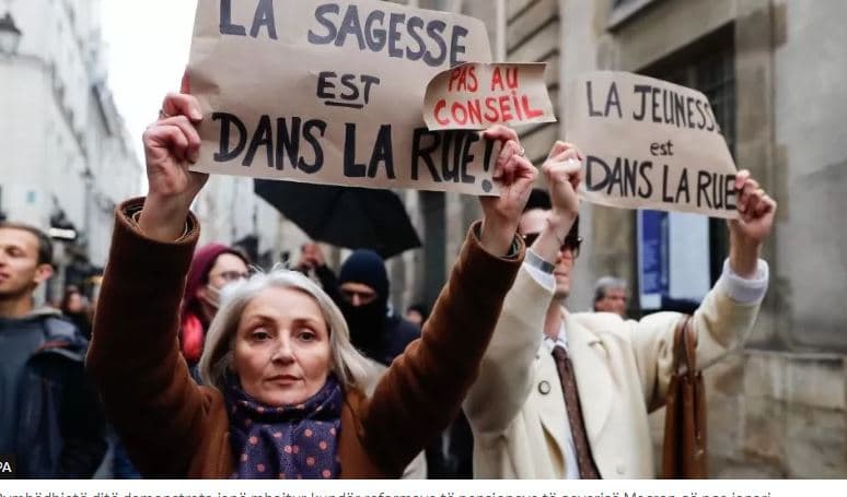 Macron sfidon protestat, nënshkruan ligjin për rritjen e moshës së pensionit