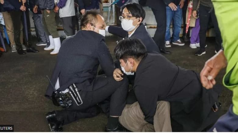 Kryeministri i Japonisë, Fumio Kishida sulmohet gjatë fjalimit