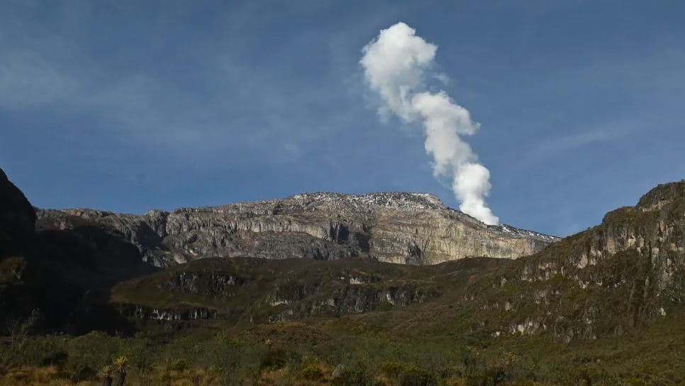 Një vullkan mund të shpërthejë 'brenda ditësh' në Kolumbi, banorët refuzojnë të evakuohen