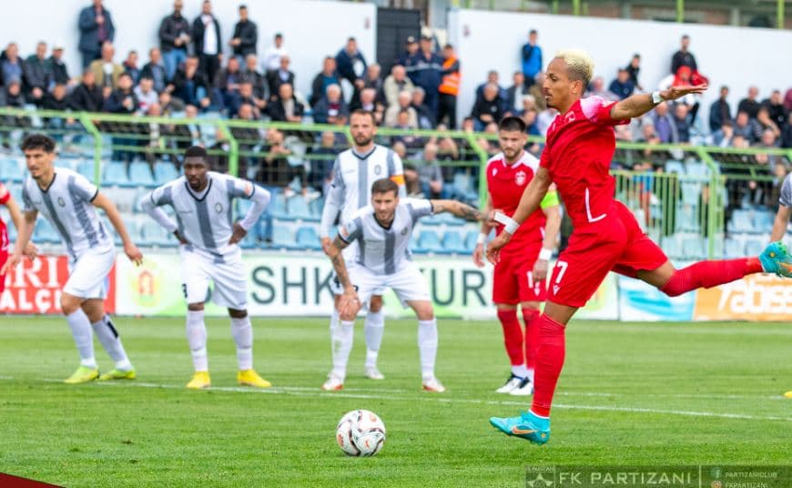 Pesë gola dhe luftë deri në fund, Laçi triumfon ndaj Partizanit