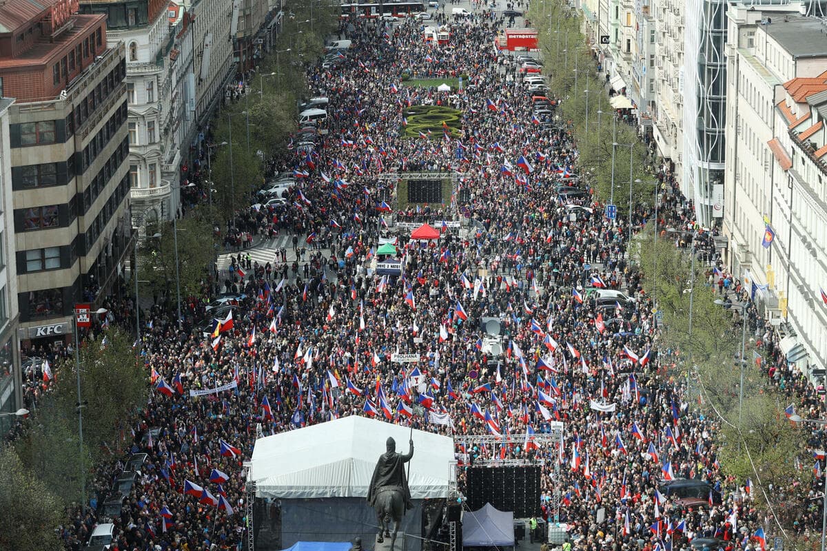 Protesta anti-qeveritare në Pragë, kërkohet dalja nga NATO