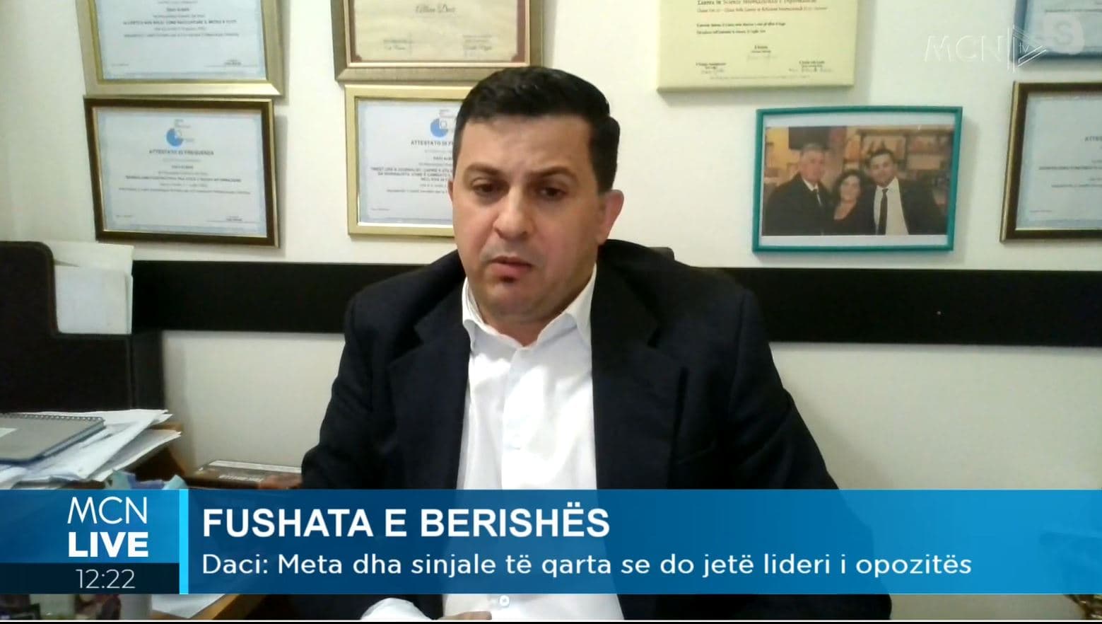 Opozita çeli fushatën, Daci: Në stadium u duk rivaliteti i theksuar mes Berishës dhe Metës! Në vend s’është programi që e bën fituese një parti (VIDEO)