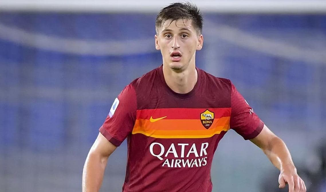 Kumbulla drejt largimit, Roma gjen zëvendësuesin