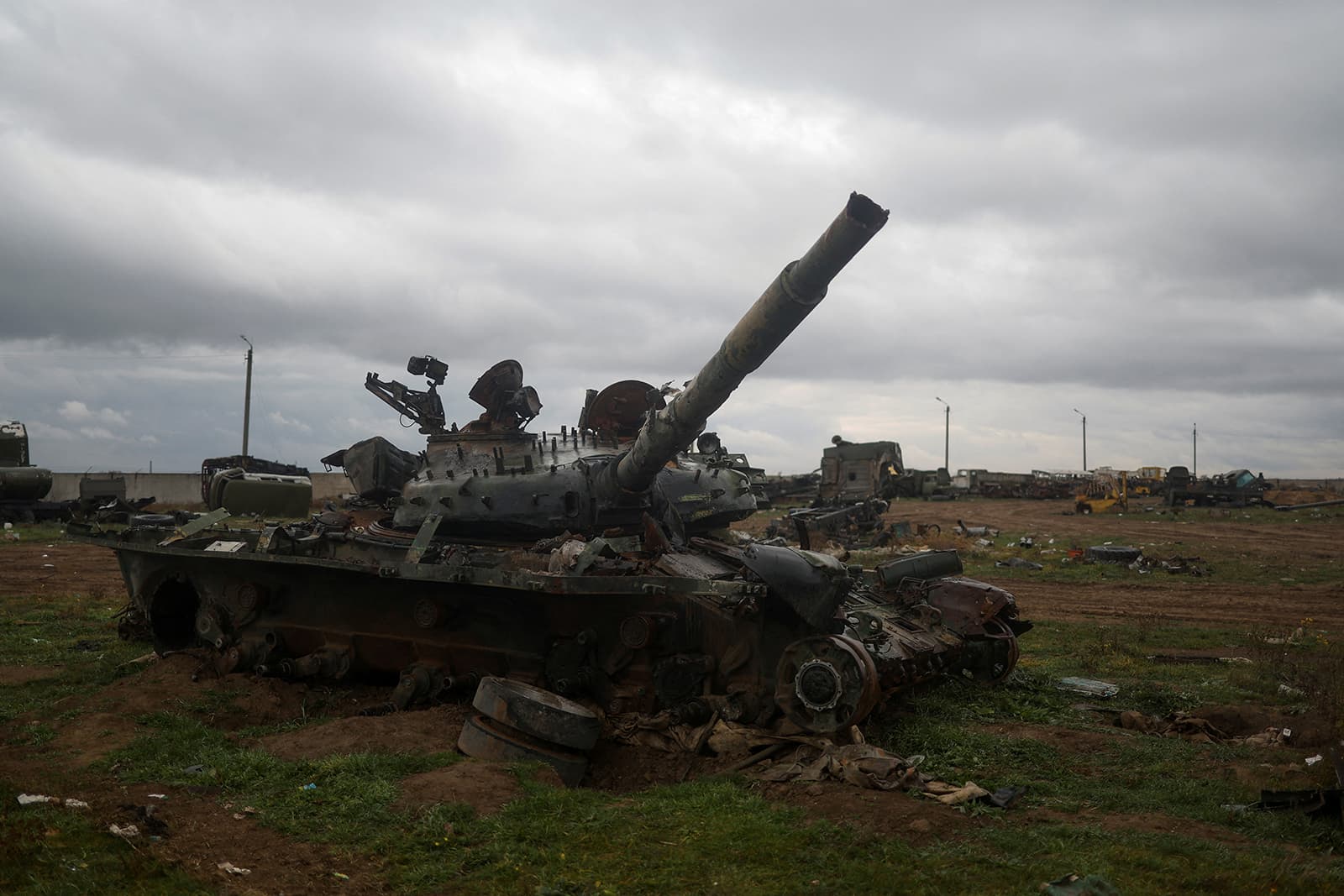 Raporti: Rusia ka vështirësi në prodhimin e armëve të reja, por mund të ketë shumë të vjetra