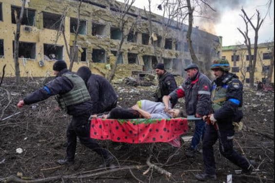 Fotoja simbol e shkatërrimit të Mariupolit fiton çmimin ‘World Press Photo of the Year’