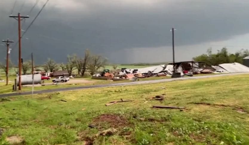 Dy të vdekur në Oklahoma pas tornadove që goditën tre shtete të SHBA