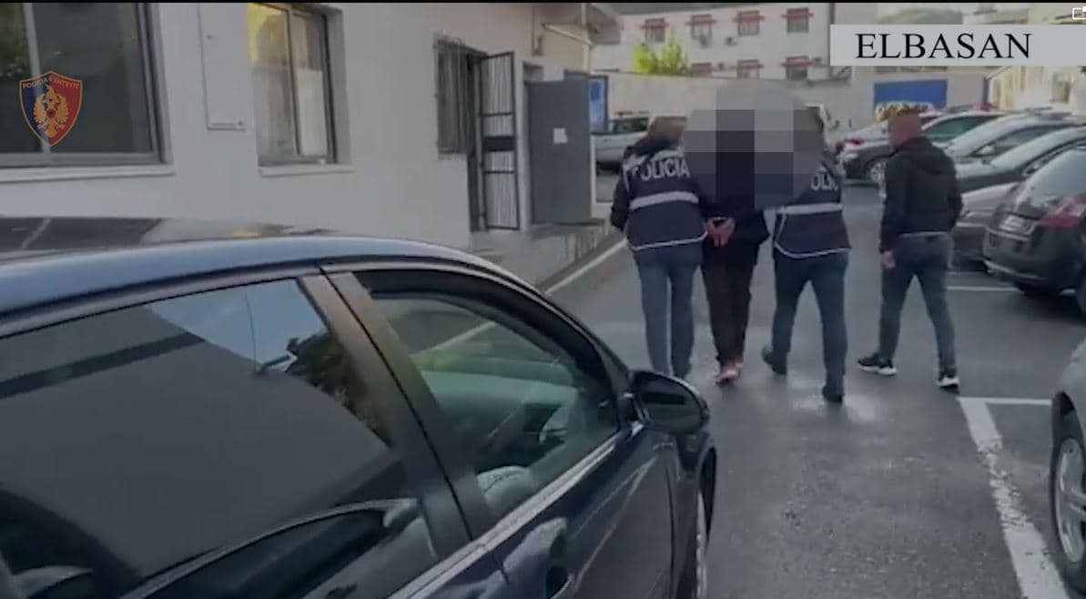 Në kërkim për posedim të lëndëve narkotike dhe municion luftarak, arrestohet i riu në Elbasan