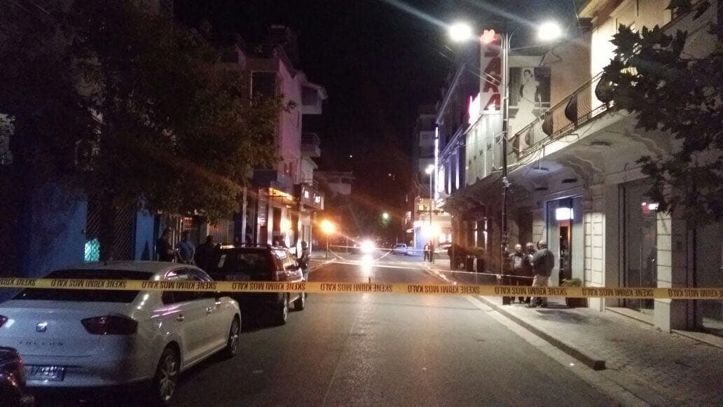 Sherr mes të rinjve në Elbasan, qëllohet me armë Kei Piu