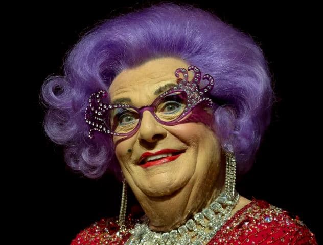 Ndërron jetë në moshën 89-vjeçare komediani Barry Humphries