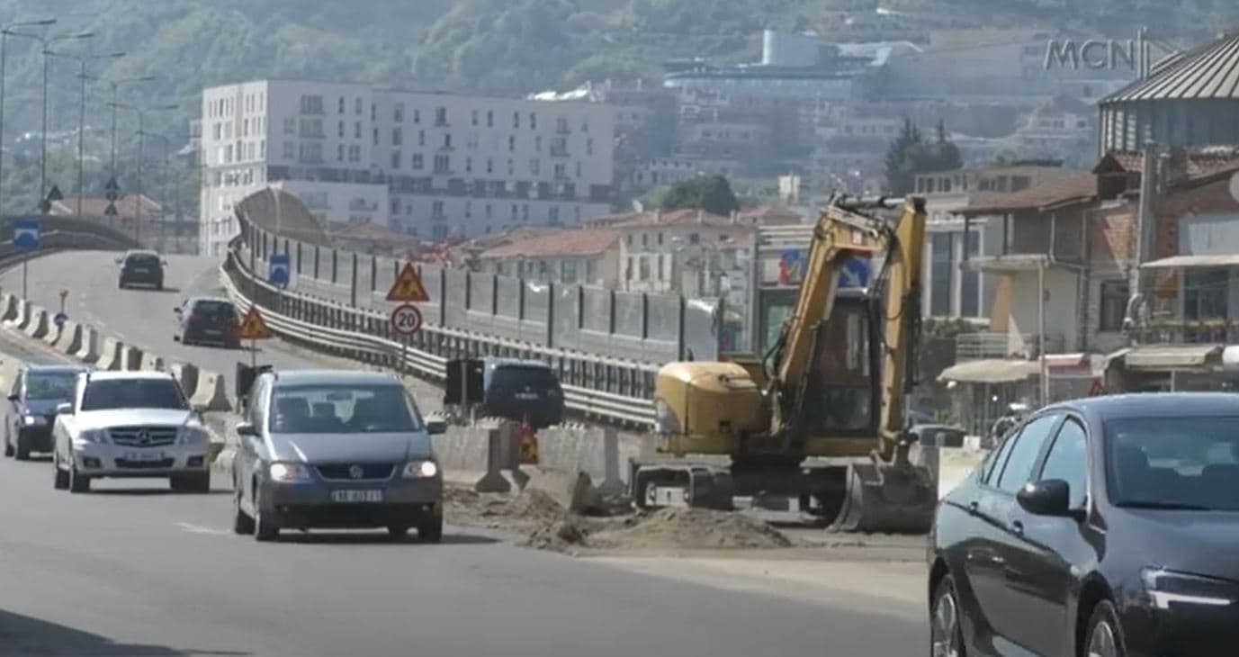 Devijon qarkullimi në Unazën e Re, shoferët: Janë zvarritur punimet, do rëndohet trafiku (VIDEO)