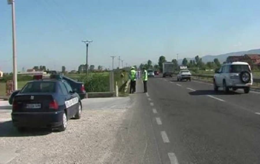 Makina përplaset me kamionin në Gjirokastër, dy të plagosur