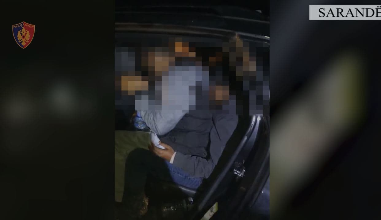 Transportonte 10 emigrantë me makinë, kapet në Sarandë (VIDEO)