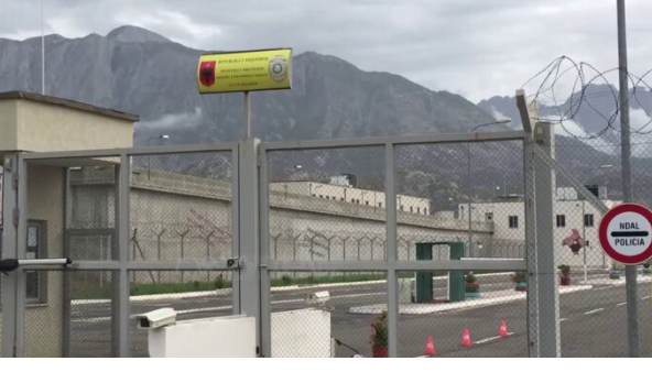Të burgosurit e përjetshëm banojnë në Peqin